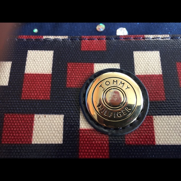 TOMMY HILFIGER Wallet Wristlet w IPhone 6 Pocket - Picture 2 of 6